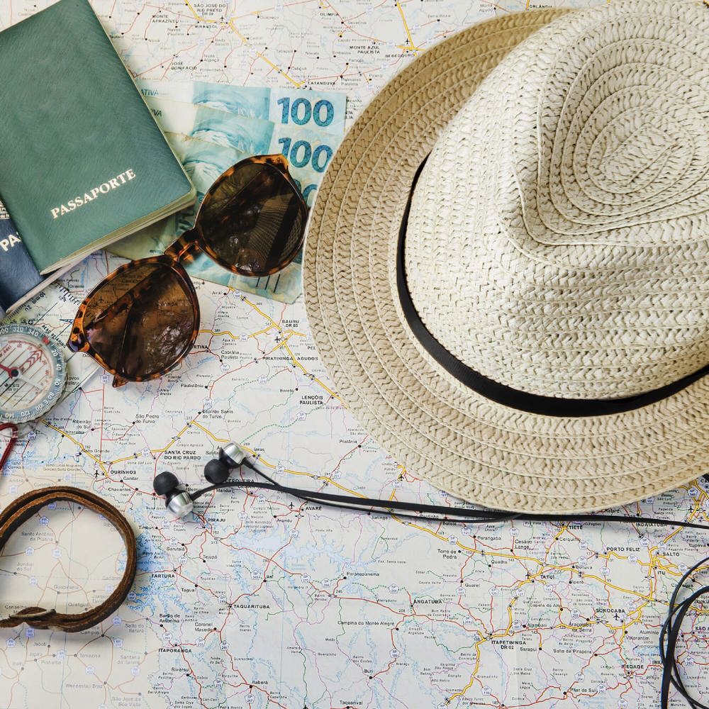 Chapeau de paille végétal avec bande colorée