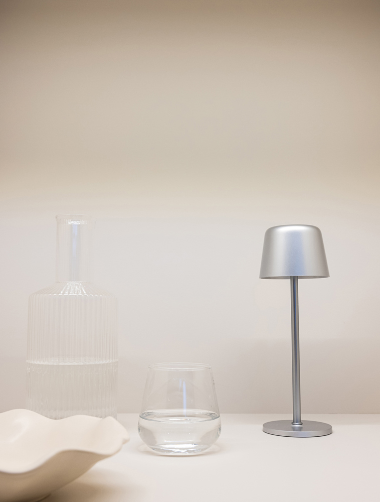 Lampe de table rechargeable par USB en plastique RCS Zenic