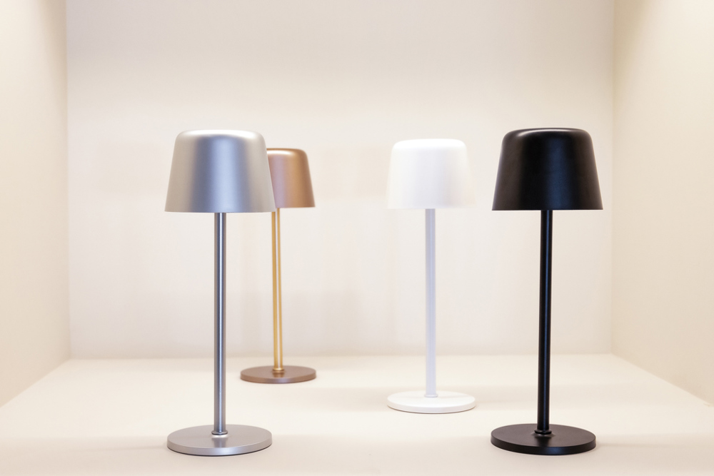 Lampe de table rechargeable par USB en plastique RCS Zenic